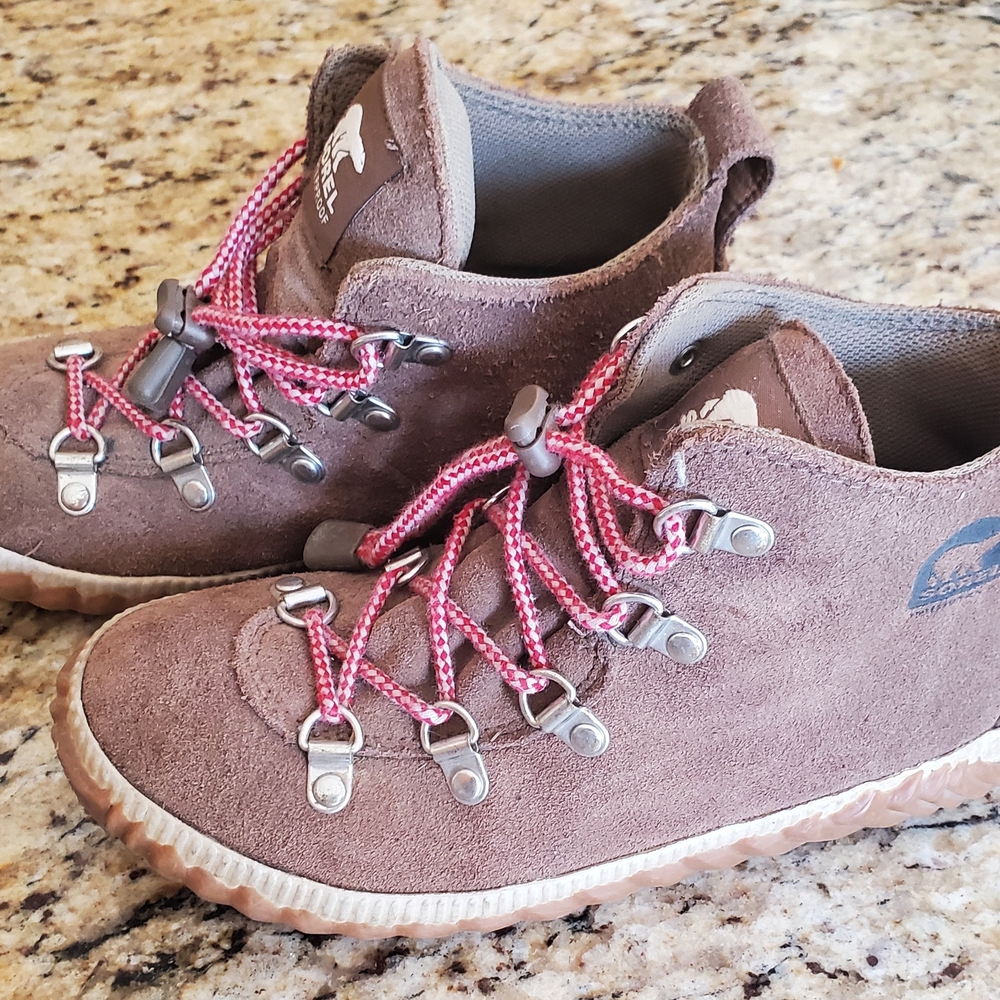 Sorel Brown Leather Suede Upper and Rubber Sole Kids 2 Out And About